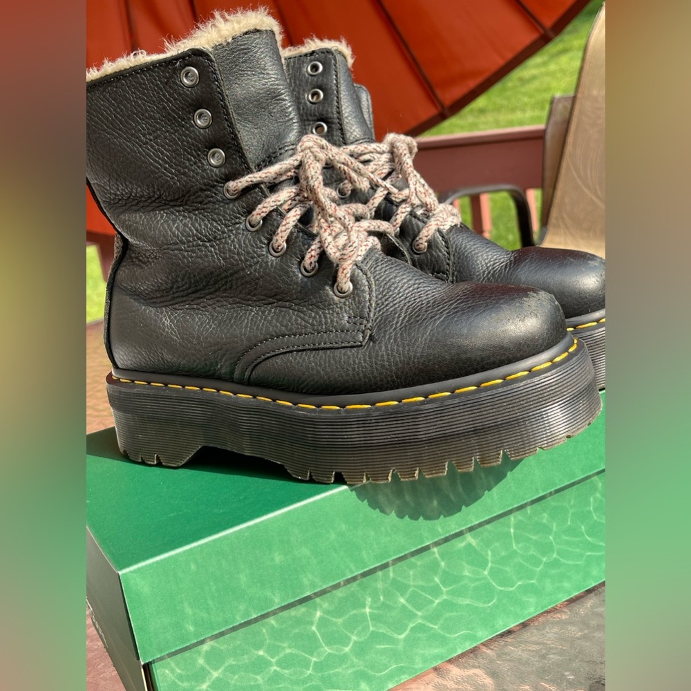 Dr. Martens JADON platform leather boots with Faux Fur Lining